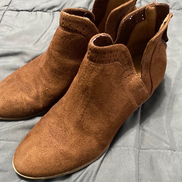 Ankle boots - Picture 1 of 2